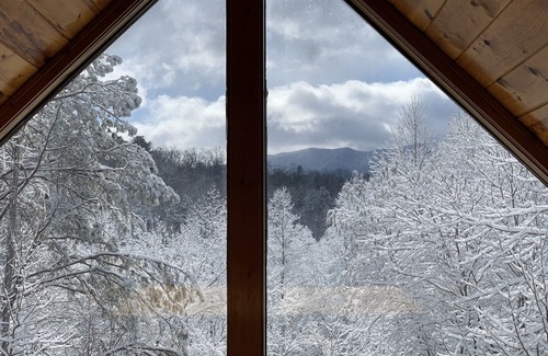 Gatlinburg - Pigeon Forge Cabin | Honeymoon cabin Loft BRM view of Mt LeConte 2 bath No Pets No Smoking