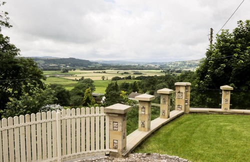 Brigsteer Cottage | HONEYPOT COTTAGE, family friendly, with open fire in Brigsteer