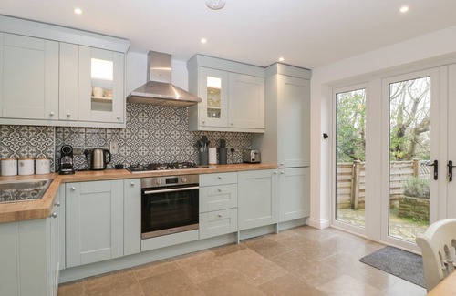 Shipton Gorge Cottage | HONEYPOT COTTAGE, pet friendly, with open fire in Burton Bradstock