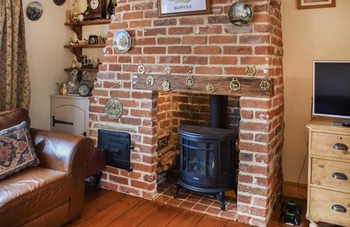 Hopton on Sea House | Honeysuckle Cottage