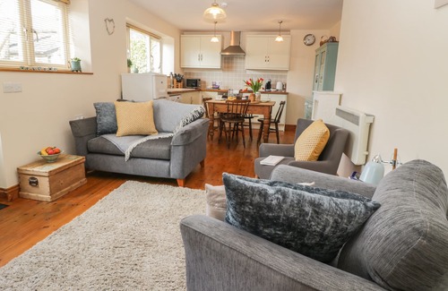 Saint Erth Praze Cottage | HONEYSUCKLE COTTAGE, family friendly, with a garden in Helston