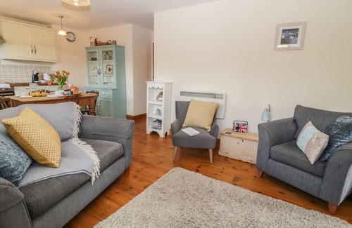 Saint Erth Praze Cottage | HONEYSUCKLE COTTAGE, family friendly, with a garden in Helston