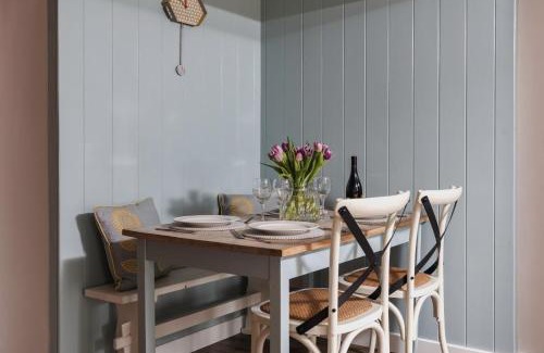 Buckland Newton House | Honeysuckle Cottage