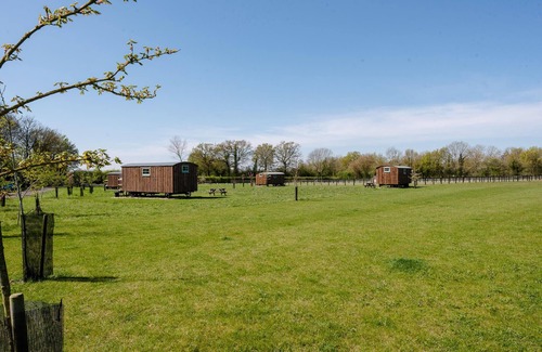Bedfield House | Honeysuckle Farm Hut 2 - Suffolk Farm Holidays