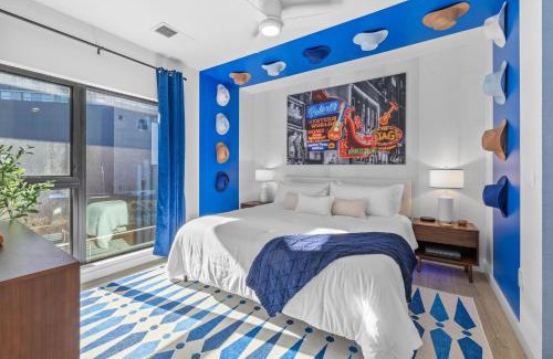 Downtown Nashville House | Honky Tonk Hideaway, Walk to Broadway, Pool, Gym and Parking