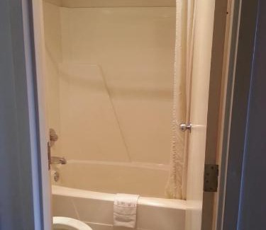 Portland Hotel | Hoosier Inn- Portland