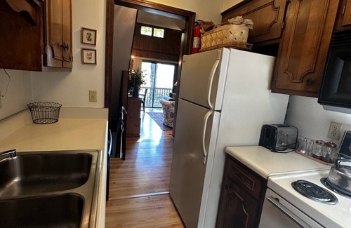 Highlands Hills Cabin | Hoot Owl Hollow-easy access and a great view!