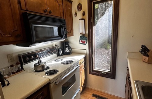 Highlands Hills Cabin | Hoot Owl Hollow-easy access and a great view!