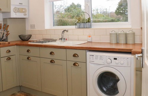 Thornton-Cleveleys Cottage | HOPE COTTAGE, pet friendly, with a garden in Thornton-Cleveleys