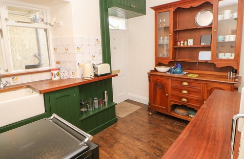 Reeth Cottage | HOPE COTTAGE SOUTH, family friendly, with open fire in Reeth