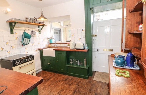 Reeth Cottage | HOPE COTTAGE SOUTH, family friendly, with open fire in Reeth
