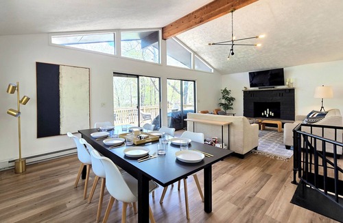 East Stroudsburg Ski Chalet | Hopskip Luxury Chalet Hot Tub Firepit Gas Grill Deck Lawn Games Lake