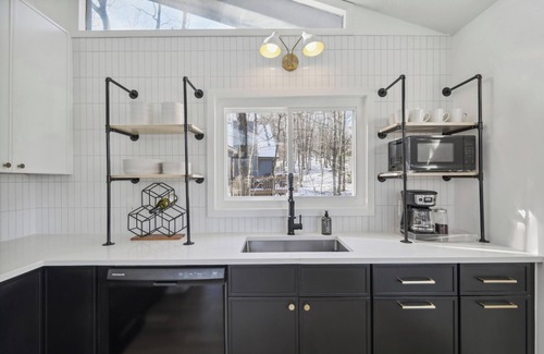 East Stroudsburg Ski Chalet | Hopskip Luxury Chalet Hot Tub Firepit Gas Grill Deck Lawn Games Lake