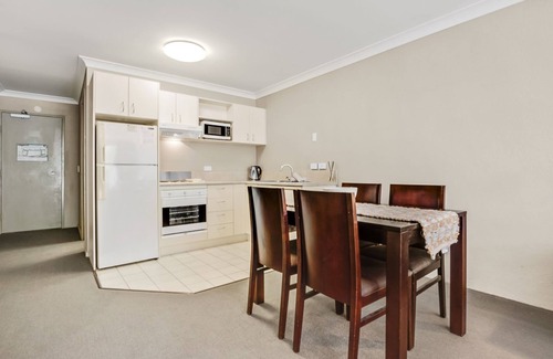 Jindabyne Apartment | Horizons 115 - Lake Front Studio l Pool l Tennis Court l Bar