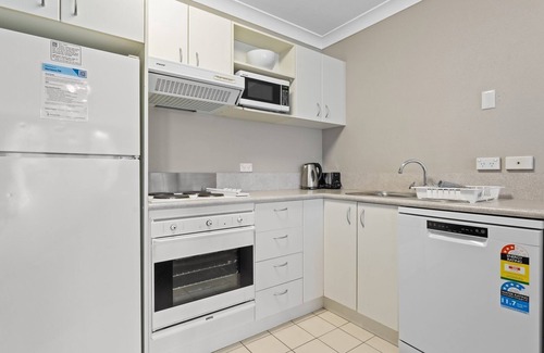 Jindabyne Apartment | Horizons 115 - Lake Front Studio l Pool l Tennis Court l Bar