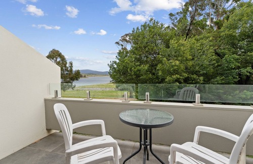 Jindabyne Apartment | Horizons 115 - Lake Front Studio l Pool l Tennis Court l Bar