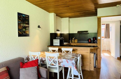 Pra Loup Apartment | Horizons Residence - Superb renovated apartment, 2 large bedrooms, balconies on slopes, porch of shops, Pra Loup