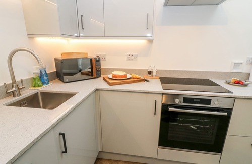 Kendal Cottage | HORNCOP NOOK, romantic, with a garden in Kendal