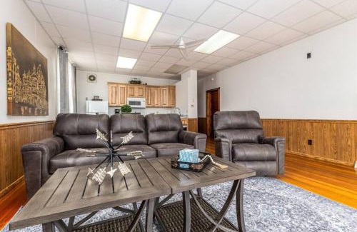 Scales Mound Apartment | Hornet Lodge