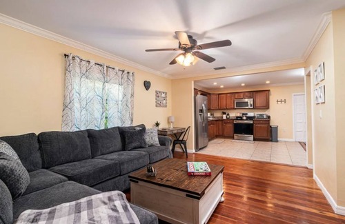 Buckingham House | Horse Creek Country Cottage
