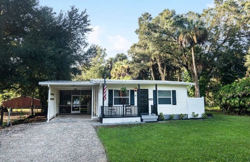 Buckingham House | Horse Creek Country Cottage