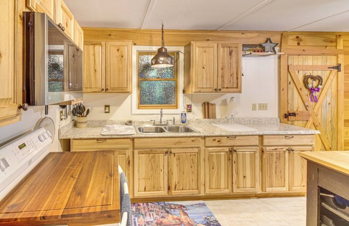 Jamestown Cottage | Horses Welcome! Jamestown Home w/Fenced Pasture
