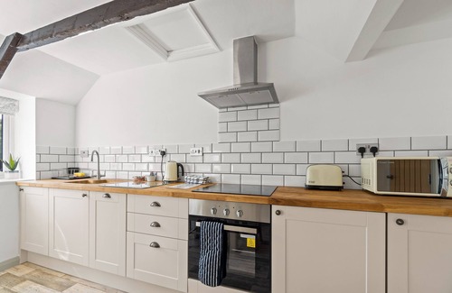 Helston Cottage | Horseshoe Cottage @ Arrowan Common Farm