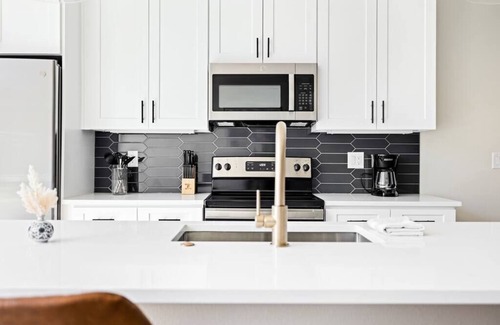 Golden Apartment | Horseshoe Hideaway, Luxe Studio 1 Block to Main St