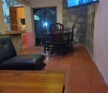 Historic Centre House | hospedaje cuarto principal con dos camas matrimoniales
