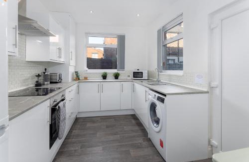 Liverpool House | Host Liverpool - Anfield Gem, pet-friendly with garden