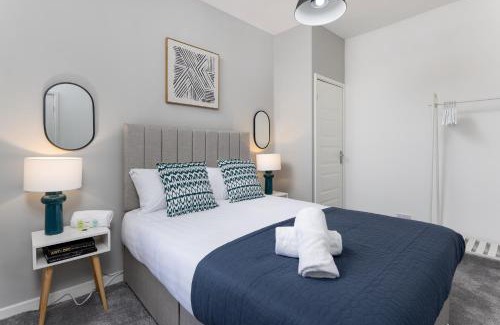 Liverpool House | Host Liverpool - Anfield Gem, pet-friendly with garden