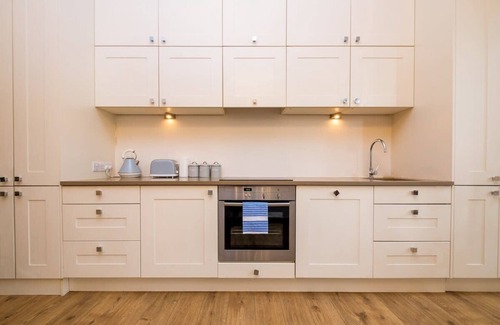 Hove Apartment | Host & Stay | Brunswick Sea View