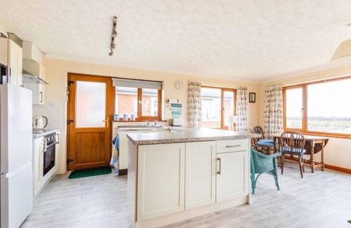 Happisburgh Cottage | Host & Stay | Breezy Bungalow