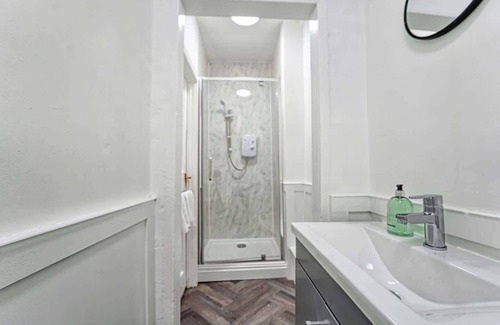 Barbourne Apartment | Host & Stay | Hills Dwelling