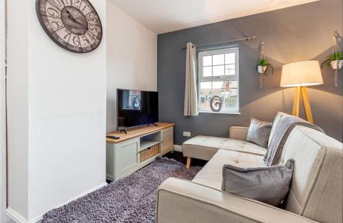 Worcester Apartment | Host & Stay - New Street Room
