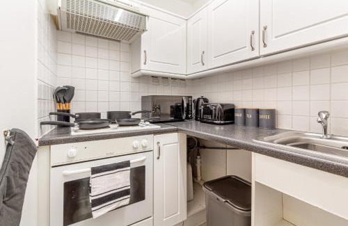 Worcester Apartment | Host & Stay - New Street Room