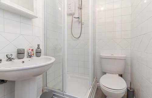 Worcester Apartment | Host & Stay - New Street Room