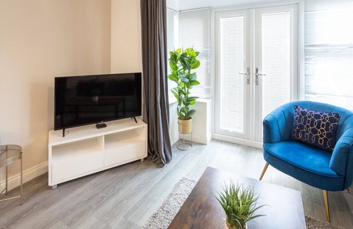 Wolverton House | Host & Stay | Oriel Close