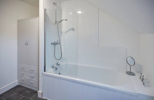 Skinningrove Apartment | Host & Stay | Sea Breeze