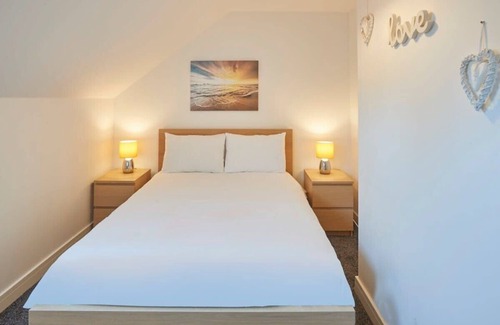 Skinningrove Apartment | Host & Stay | Sea Breeze