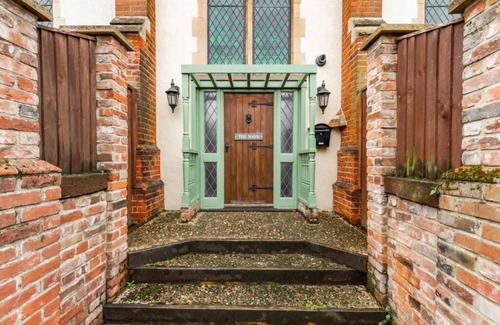 Great Yarmouth House | Host & Stay | The Nave