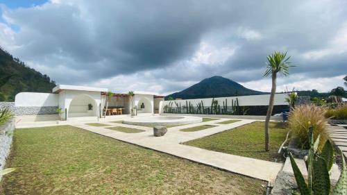 Songan Hotel | Host @ Volcano