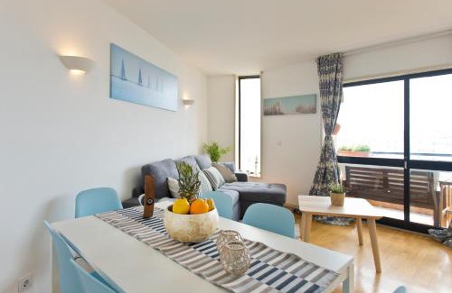 Leixões Apartment | Host Wise - Amazing Comfy Flat with Balcony
