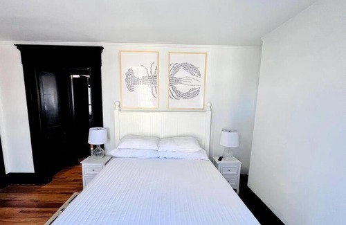 West End Apartment | Host your group - West End Sea Captain Home