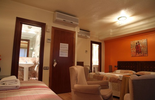 Ermitagana House | Hostal Acella
