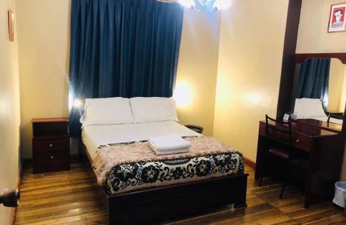 La Mariscal House | Hostal CASA FRANCISCANA