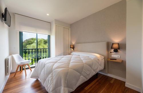 Ardia House | Hostal Devesas