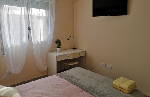 San Cristobal de La Laguna House | Hostal Mari en La Laguna, alquiler habitación privada en hostal, 6 habitaciones cerca de la universidad y aeropuerto Norte, 3 baños compartidos