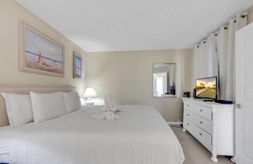 Myrtle Beach Apartment | Hosteeva Beach View 1BR Ocean Forest Plaza Condo