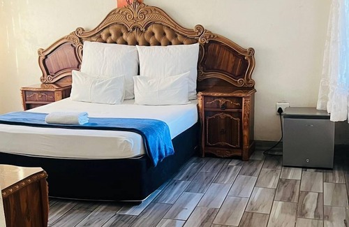 Rustenburg House | HostHub Guest House
